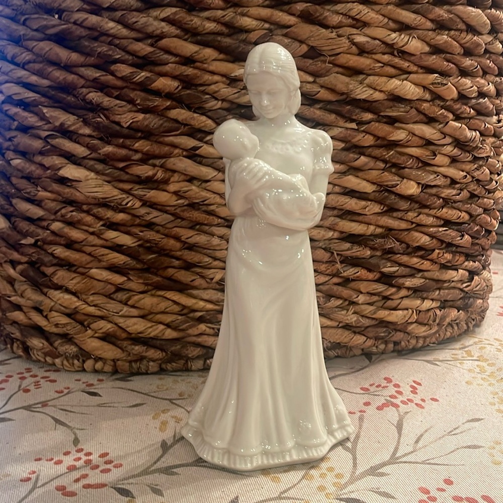 🤱🏻Lenox Figurine China Jewels Collection Quiet Time Mother holding baby NWT